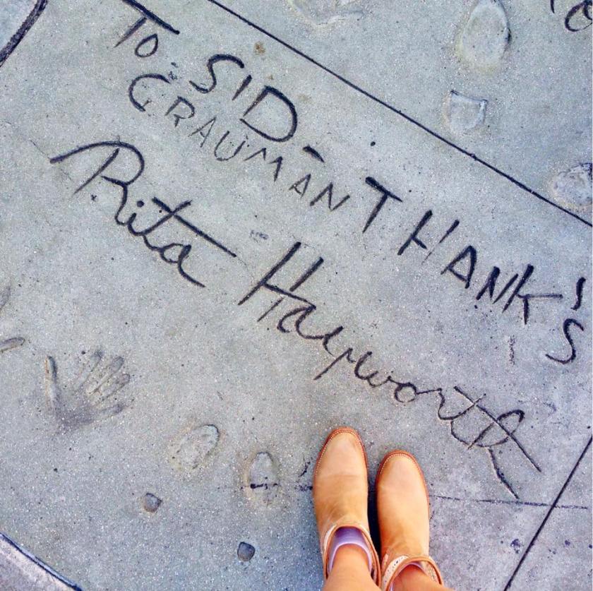 ritahayworth_graumanstheater